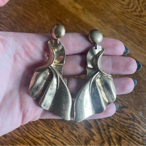 Vintage 80s HUGE XL Gold Tone Maximalist Runway Fan Shaped Stage Earrings C3 - Picture 4 of 7